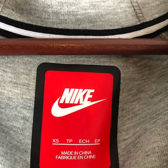 Nike Tech Asymmetric Cape Hoodie Sweater - Picture 5 of 5